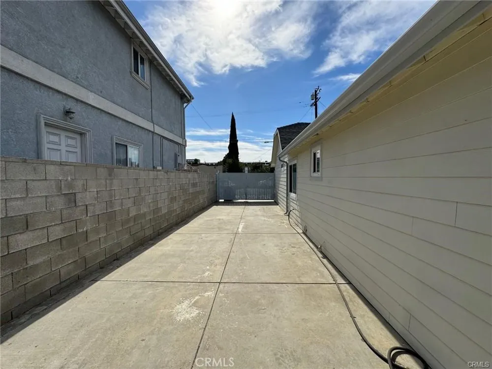7781 11th Buena Park, CA 90621
