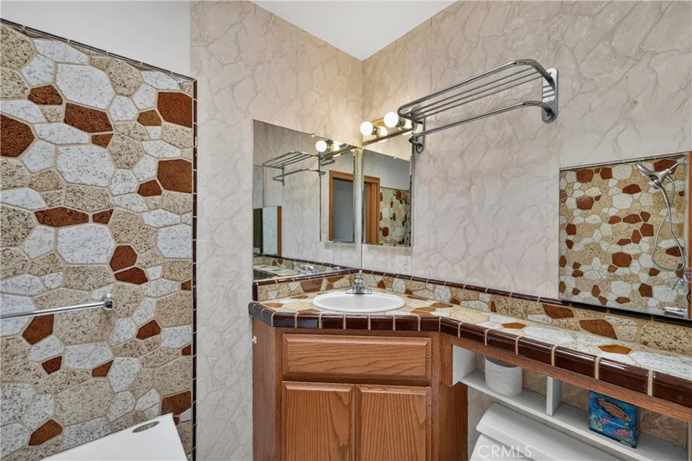 1288 Londonderry Street Costa Mesa, CA 92626