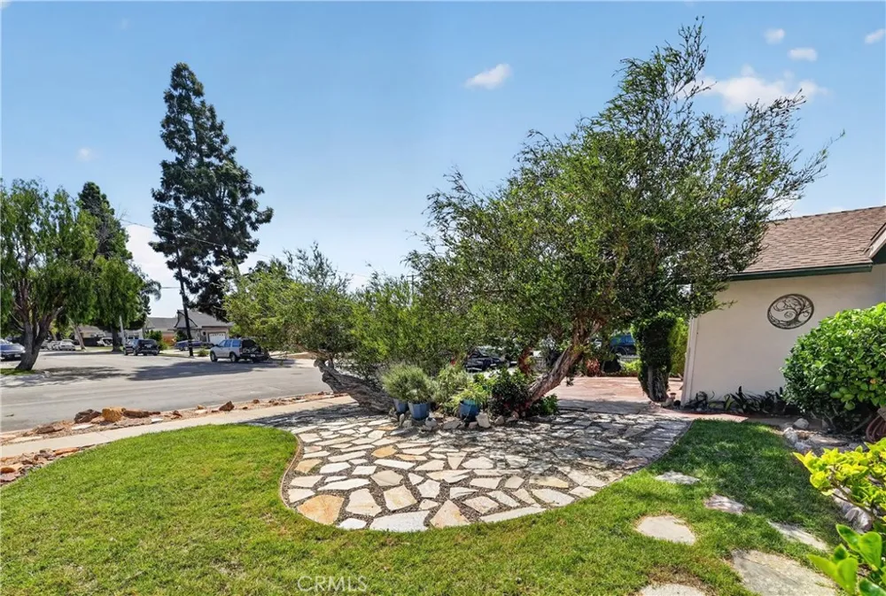 1288 Londonderry Street Costa Mesa, CA 92626