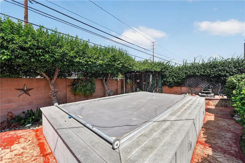 1288 Londonderry Street Costa Mesa, CA 92626