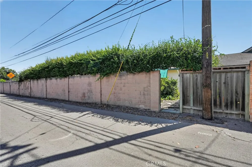 1288 Londonderry Street Costa Mesa, CA 92626