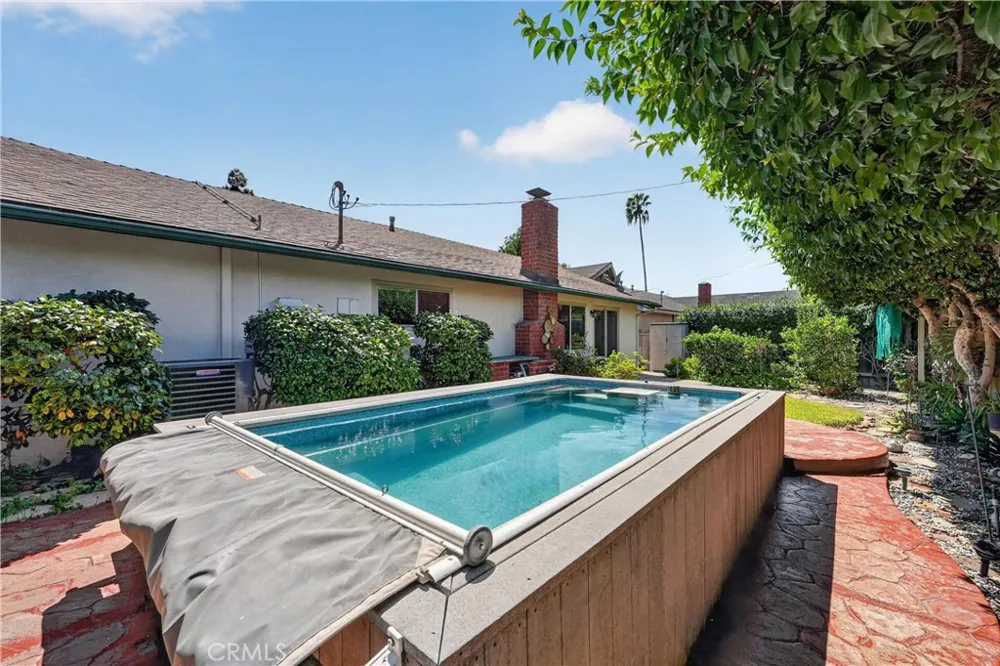 1288 Londonderry Street Costa Mesa, CA 92626