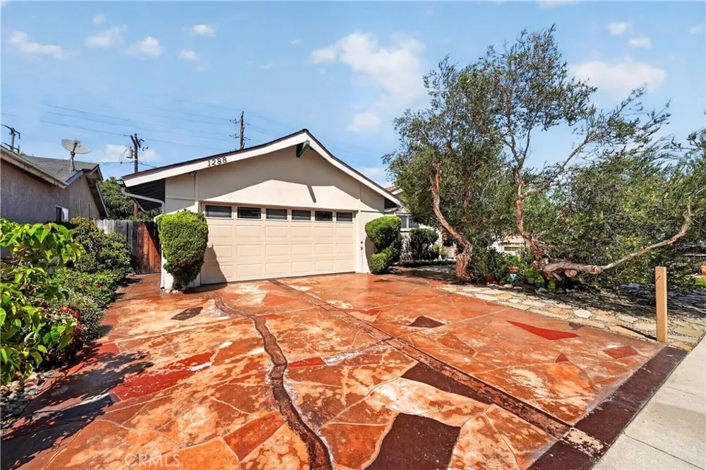 1288 Londonderry Street Costa Mesa, CA 92626