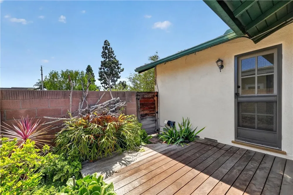1288 Londonderry Street Costa Mesa, CA 92626