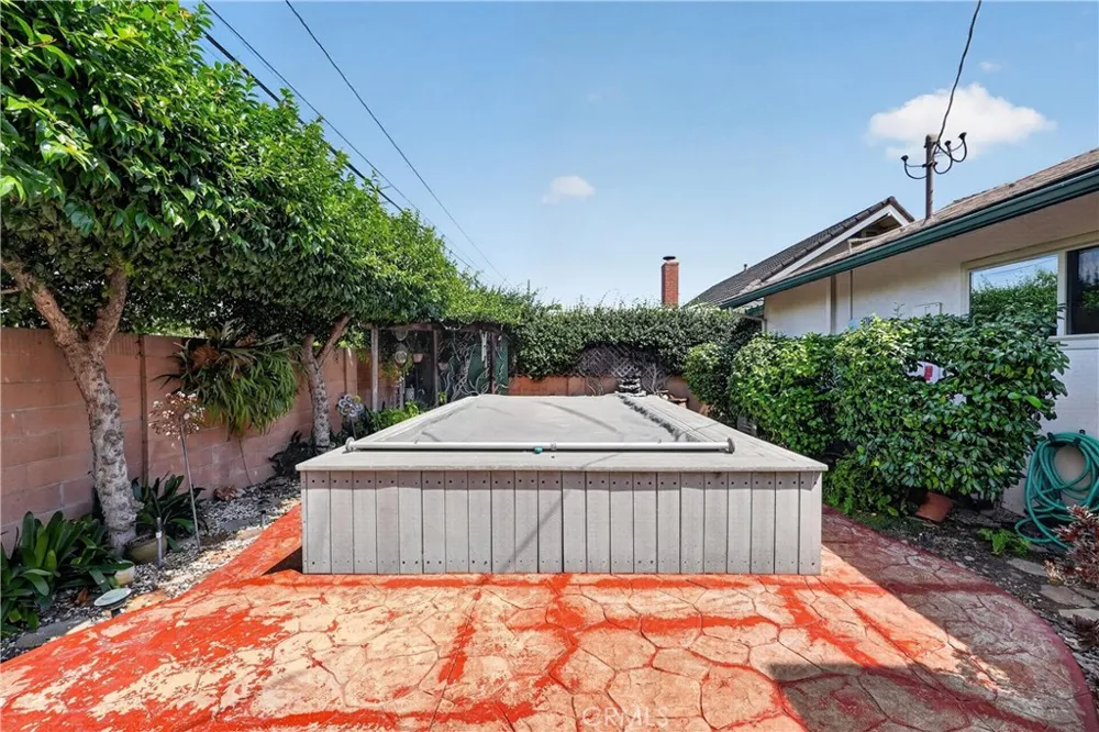 1288 Londonderry Street Costa Mesa, CA 92626