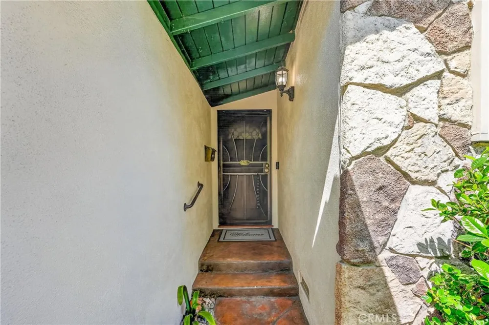 1288 Londonderry Street Costa Mesa, CA 92626