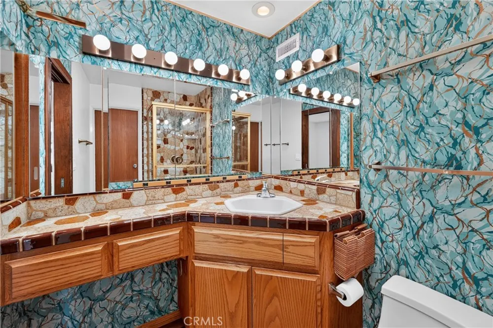 1288 Londonderry Street Costa Mesa, CA 92626
