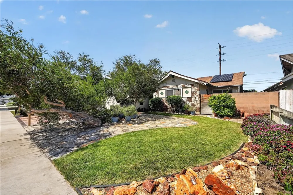 1288 Londonderry Street Costa Mesa, CA 92626