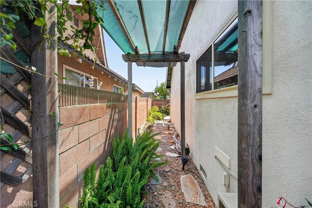1288 Londonderry Street Costa Mesa, CA 92626