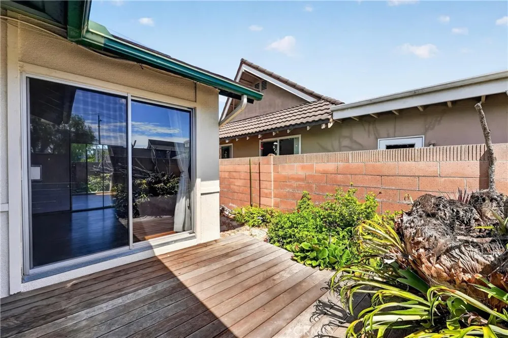 1288 Londonderry Street Costa Mesa, CA 92626