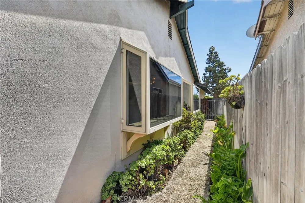 1288 Londonderry Street Costa Mesa, CA 92626