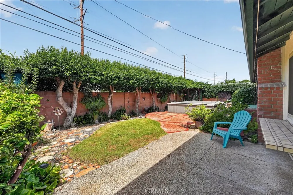 1288 Londonderry Street Costa Mesa, CA 92626
