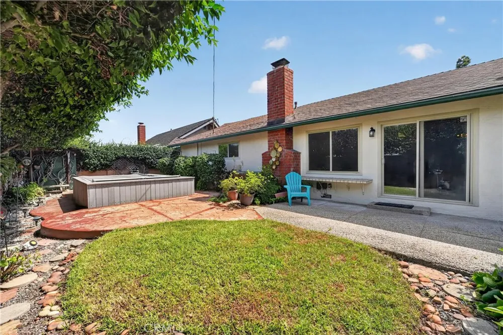 1288 Londonderry Street Costa Mesa, CA 92626