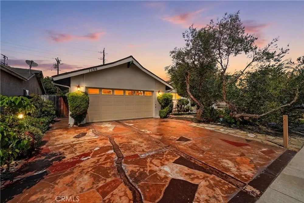 1288 Londonderry Street Costa Mesa, CA 92626