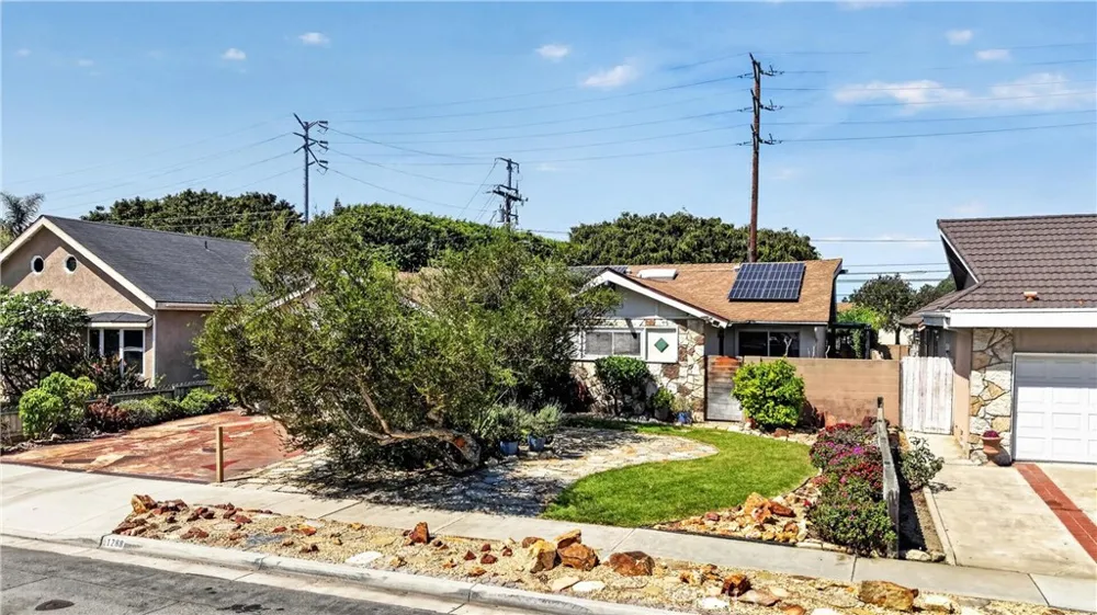 1288 Londonderry Street Costa Mesa, CA 92626