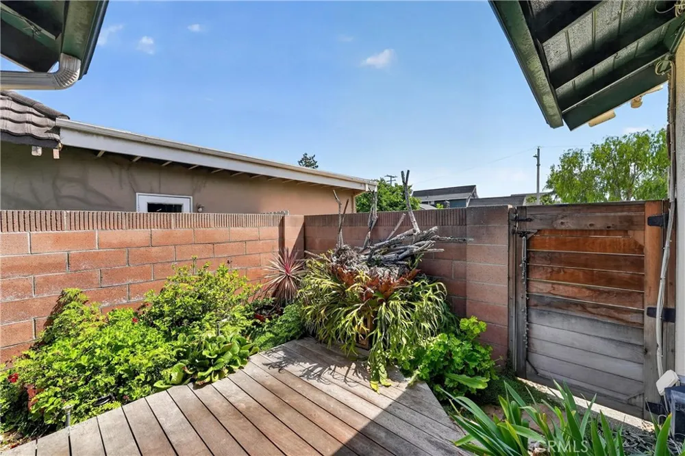 1288 Londonderry Street Costa Mesa, CA 92626