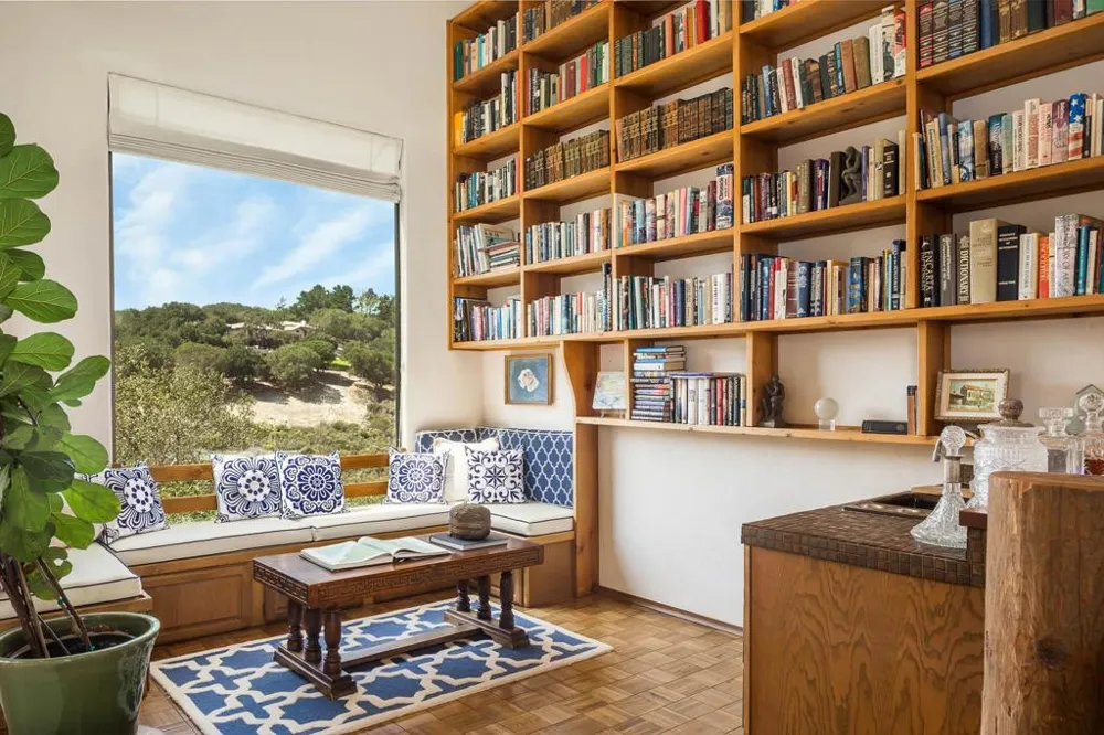 25940 Colt Lane Carmel Valley, CA 93924