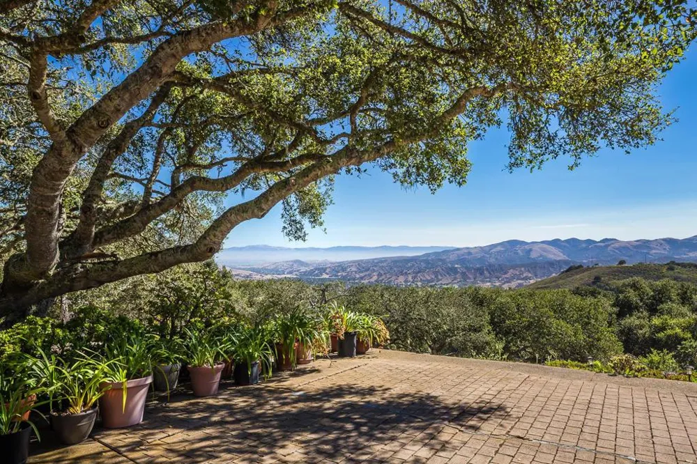25940 Colt Lane Carmel Valley, CA 93924