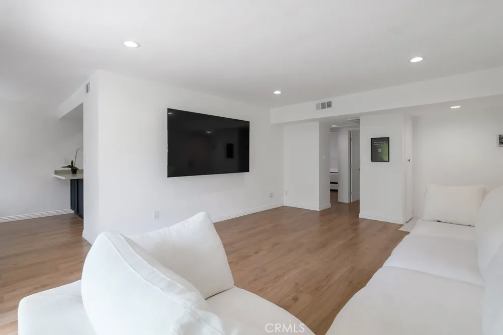 1015 Michillinda #302 Pasadena, CA 91107