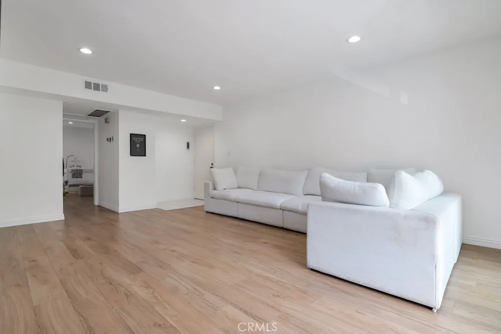 1015 Michillinda #302 Pasadena, CA 91107