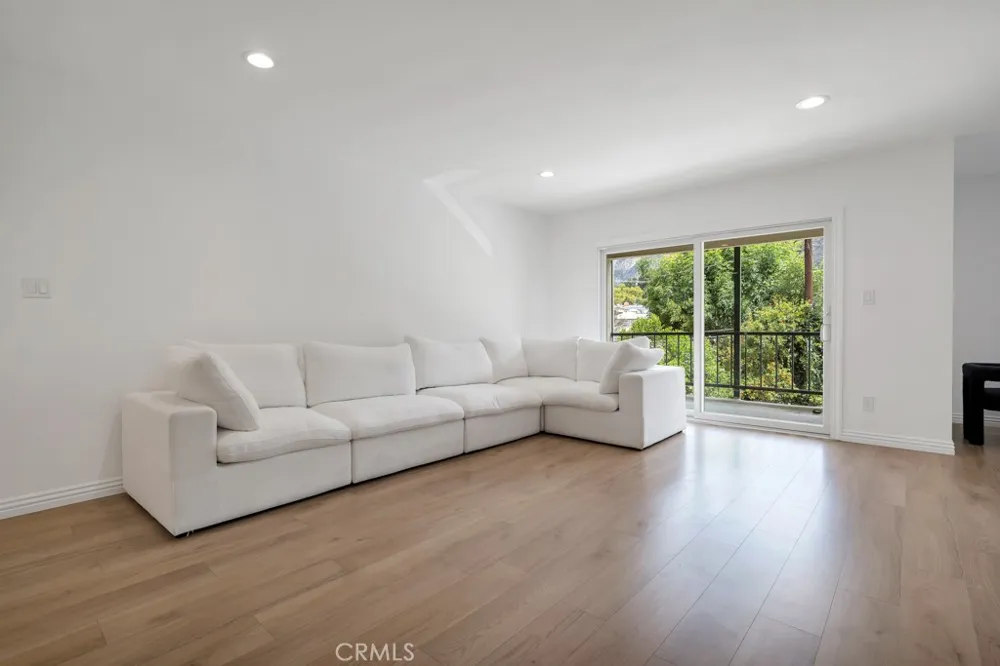 1015 Michillinda #302 Pasadena, CA 91107