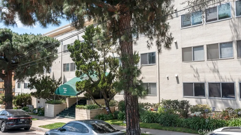 1015 Michillinda #302 Pasadena, CA 91107