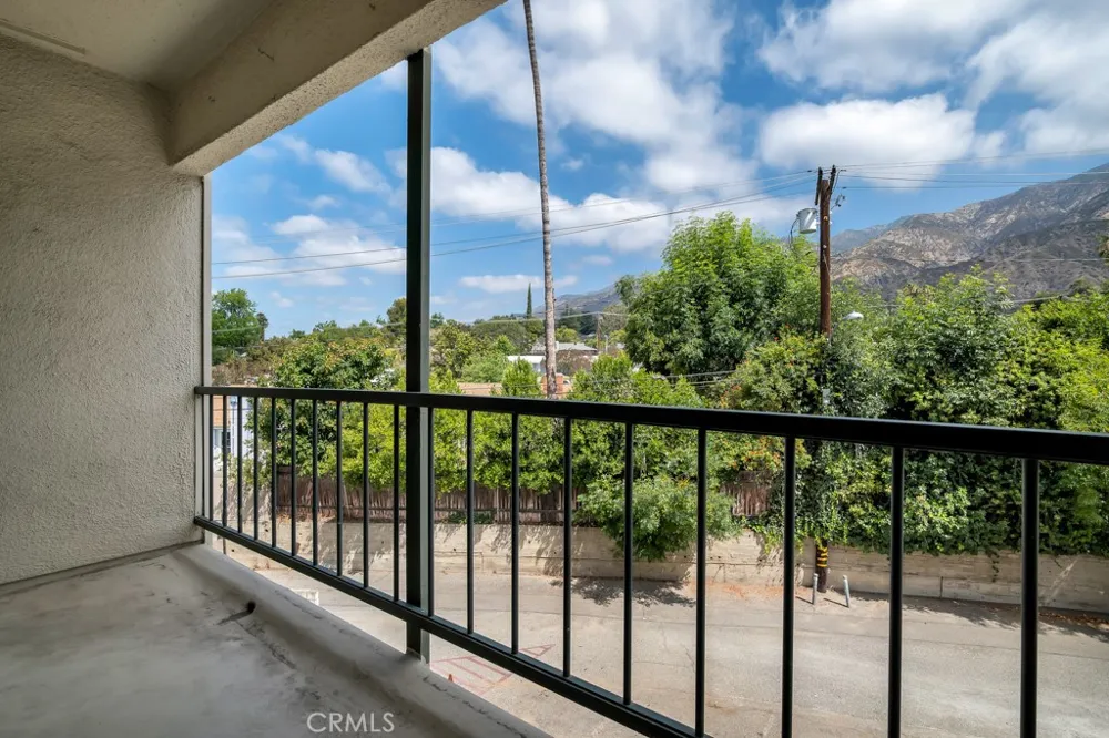 1015 Michillinda #302 Pasadena, CA 91107