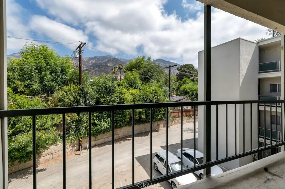 1015 Michillinda #302 Pasadena, CA 91107