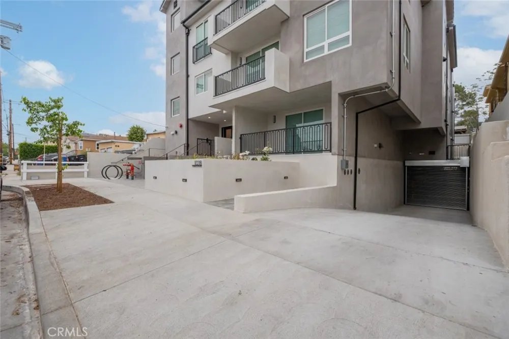 10218 Fernglen #204 Tujunga, CA 91042