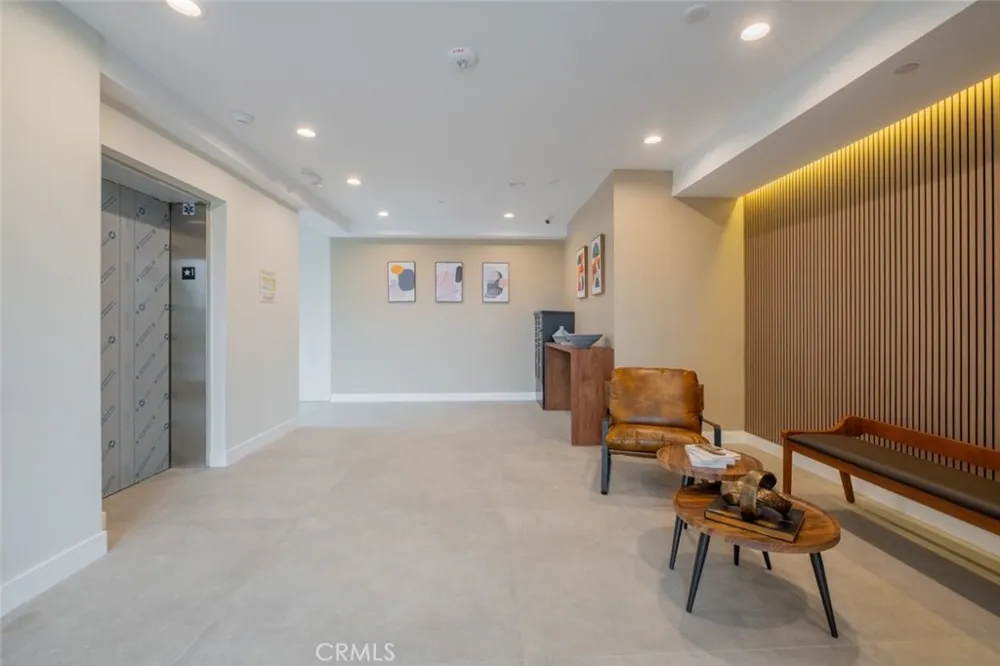 10218 Fernglen #204 Tujunga, CA 91042