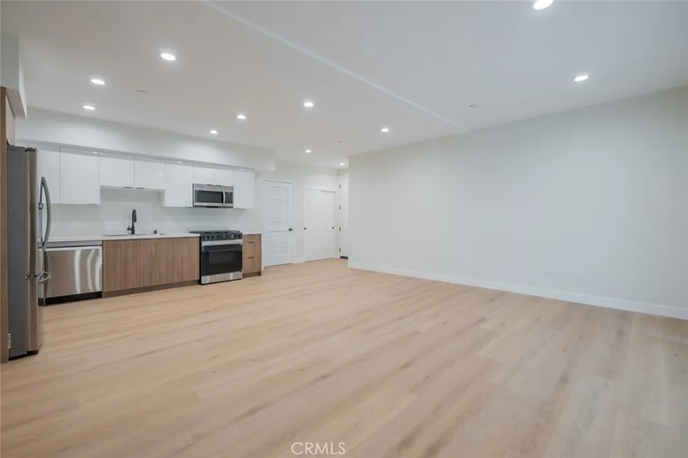 10218 Fernglen #204 Tujunga, CA 91042