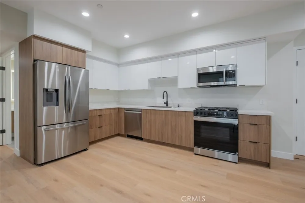 10218 Fernglen #204 Tujunga, CA 91042