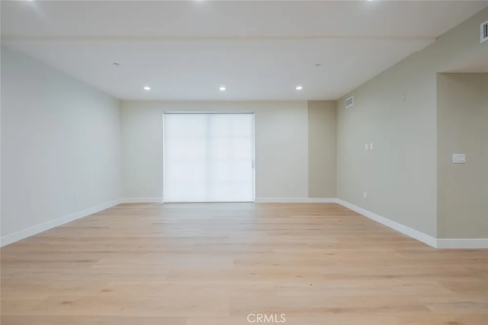 10218 Fernglen #204 Tujunga, CA 91042