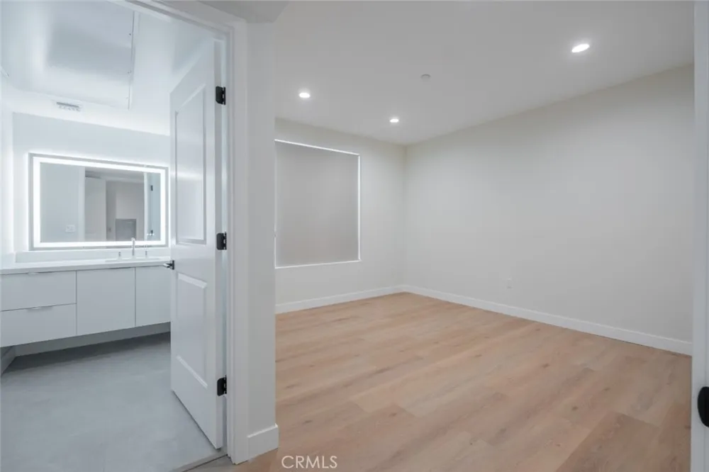 10218 Fernglen #204 Tujunga, CA 91042