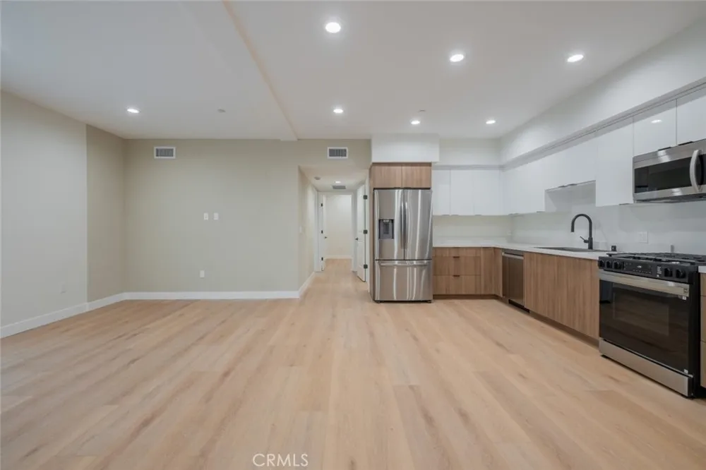 10218 Fernglen #204 Tujunga, CA 91042