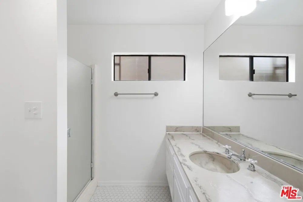 1423 S Bentley Avenue #B Los Angeles, CA 90025