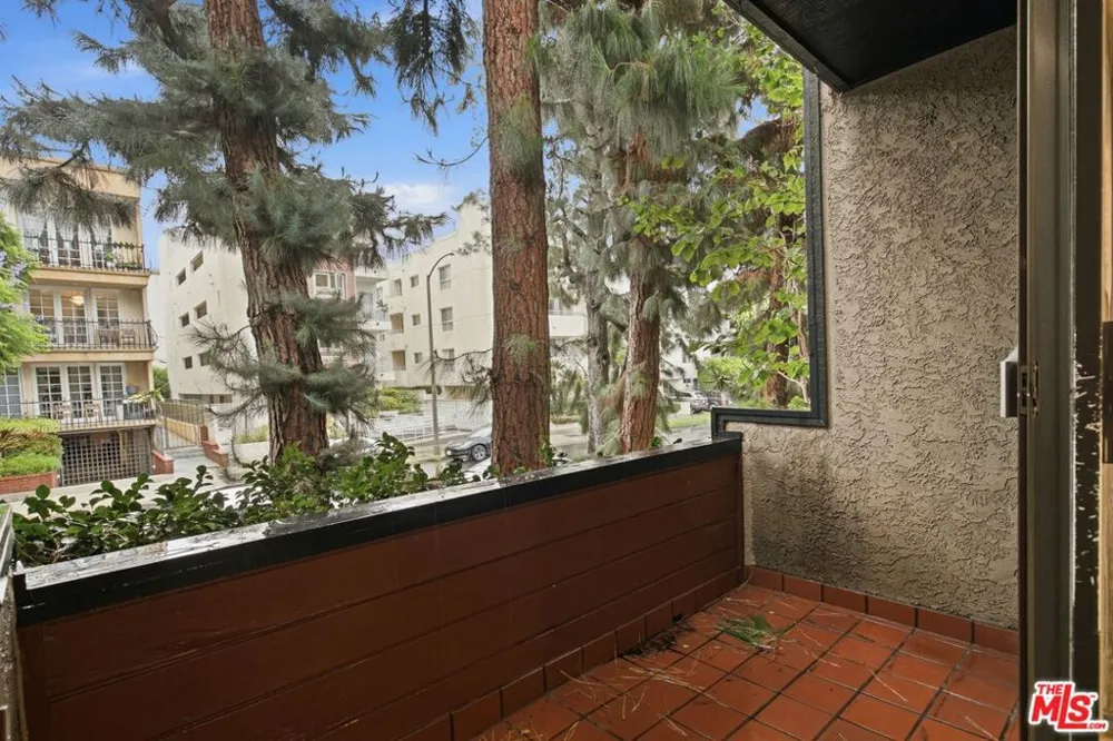 1423 S Bentley Avenue #B Los Angeles, CA 90025