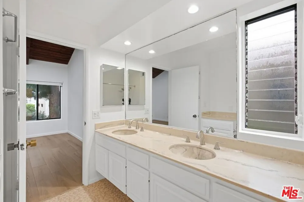 1423 S Bentley Avenue #B Los Angeles, CA 90025
