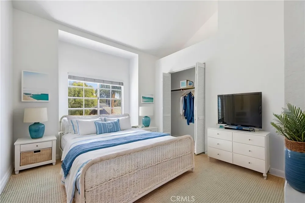 2575 Elden Avenue #3 Costa Mesa, CA 92627