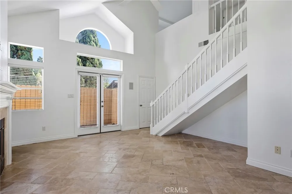 2575 Elden Avenue #3 Costa Mesa, CA 92627