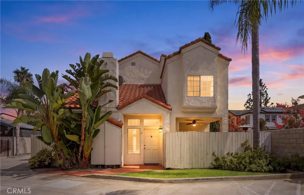 2575 Elden Avenue #3 Costa Mesa, CA 92627