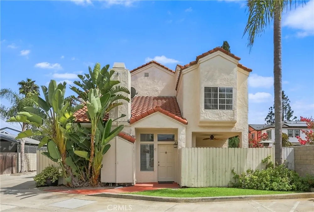 2575 Elden Avenue #3 Costa Mesa, CA 92627
