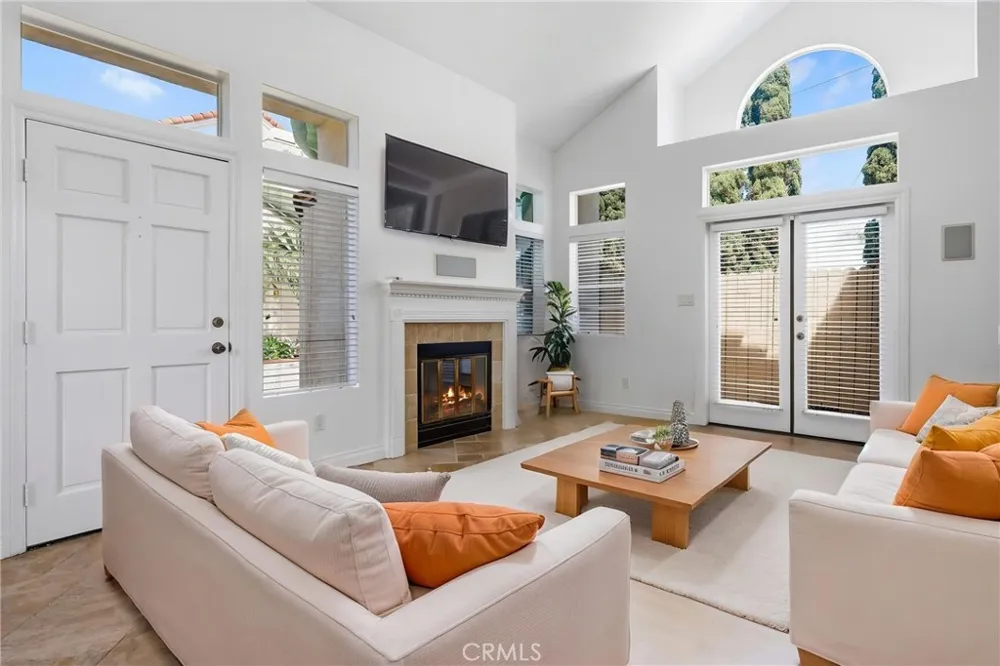 2575 Elden Avenue #3 Costa Mesa, CA 92627