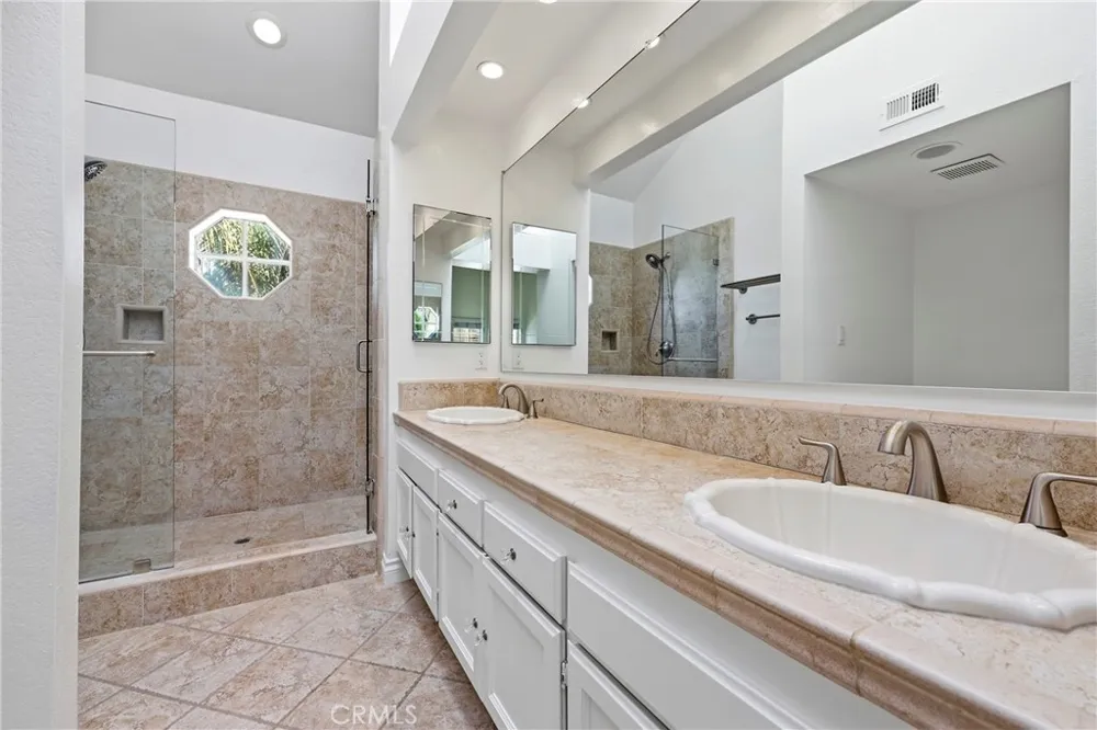 2575 Elden Avenue #3 Costa Mesa, CA 92627