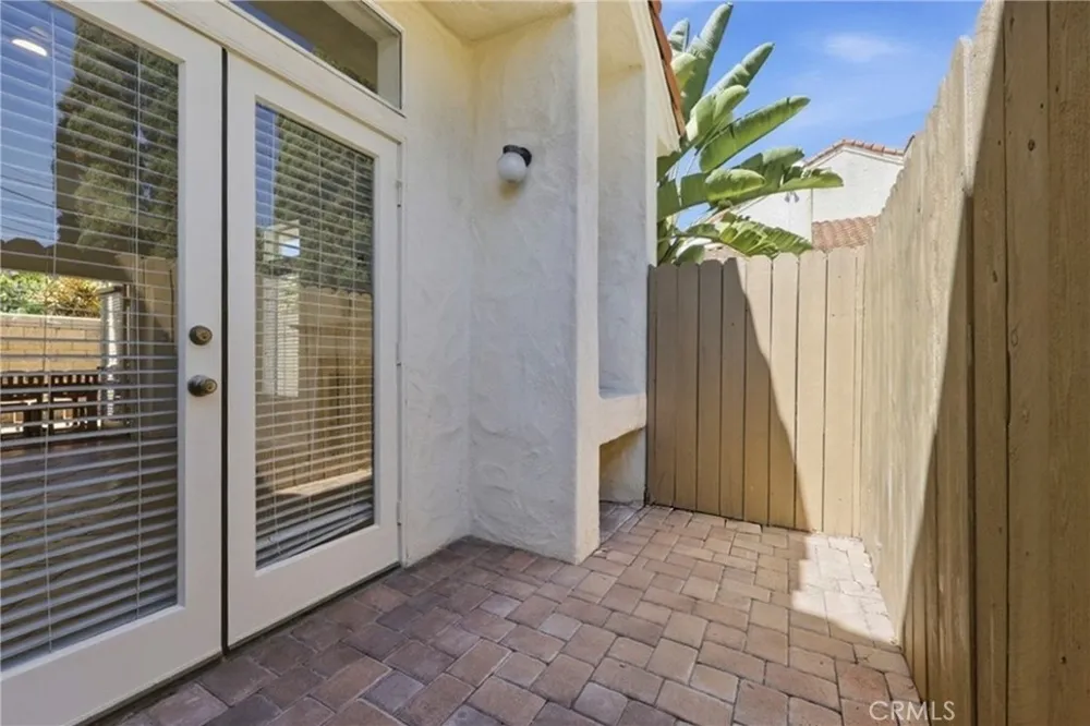 2575 Elden Avenue #3 Costa Mesa, CA 92627