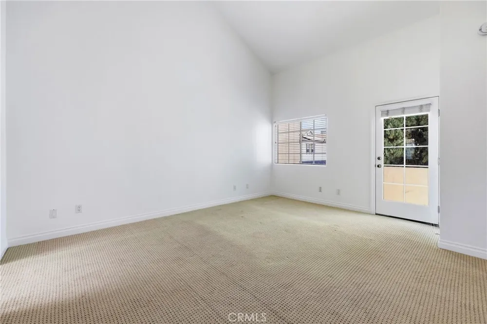 2575 Elden Avenue #3 Costa Mesa, CA 92627