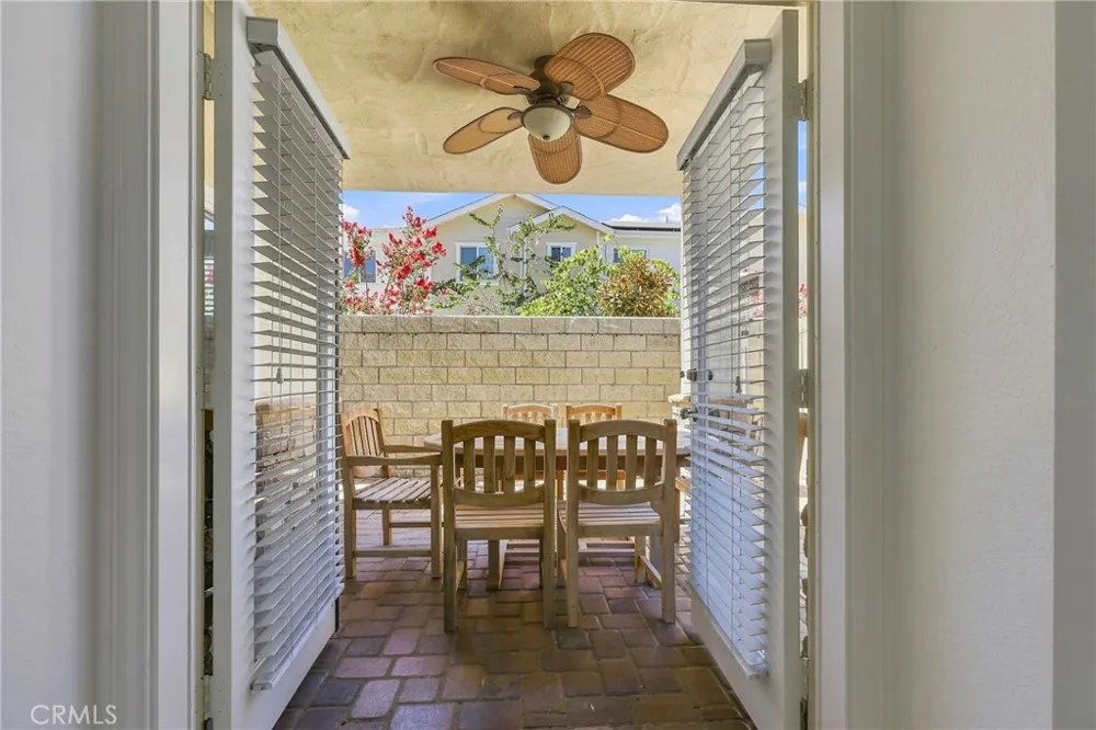 2575 Elden Avenue #3 Costa Mesa, CA 92627