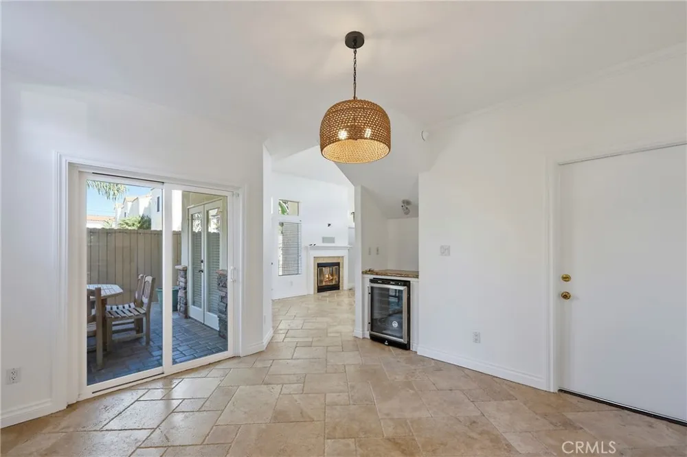 2575 Elden Avenue #3 Costa Mesa, CA 92627