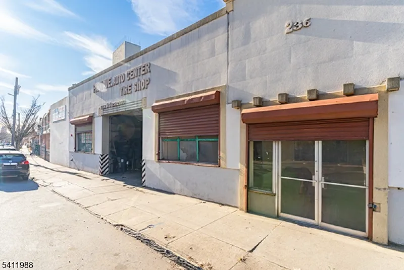 236 Park Ave Newark City, NJ 07107