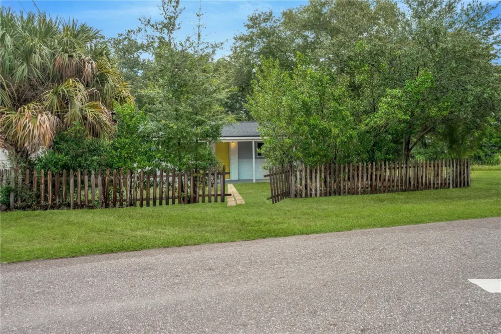 2626 E CHELSEA STREET Tampa, FL 33610